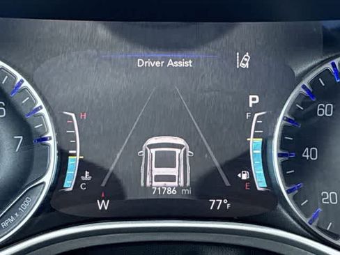 Used 2023 Chrysler Pacifica Touring-L FWD image 38