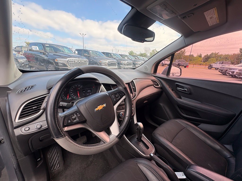 Used 2019 Chevrolet Trax LT w/ LT Convenience Package FWD image 14