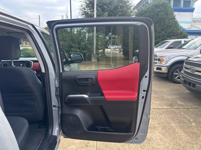 Used 2021 Toyota Tacoma SR5 AWD/4WD image 24
