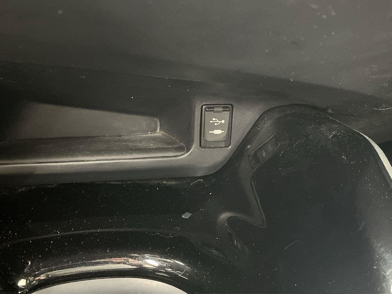 Used 2019 Toyota C-HR XLE FWD image 18