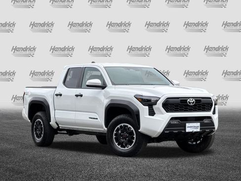 Used 2025 Toyota Tacoma TRD Off-Road image 2