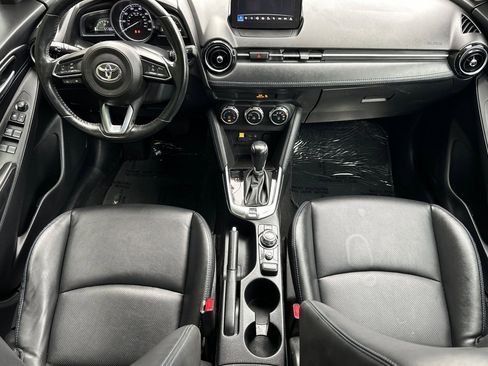 Used 2020 Toyota Yaris XLE image 39