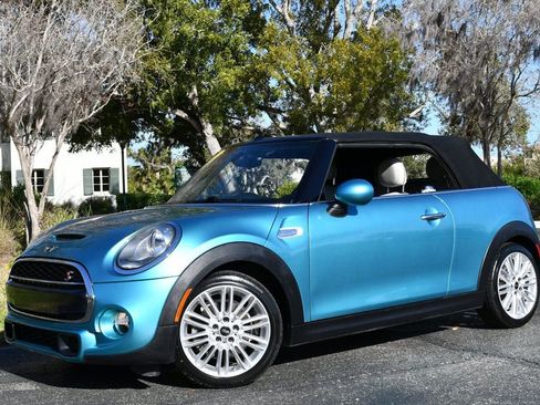 Used 2017 MINI Cooper S image 2