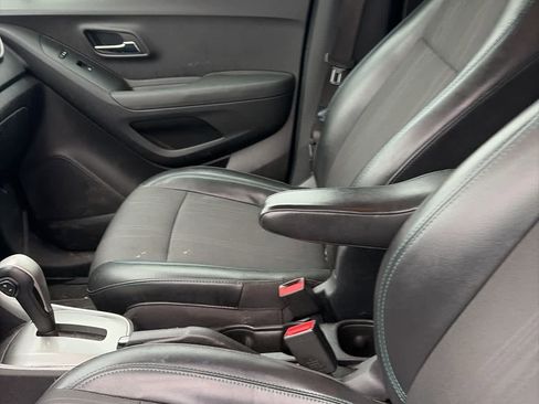 Used 2016 Chevrolet Trax LT w/ LT Convenience Package image 11