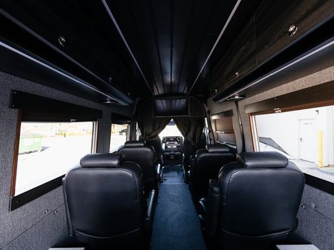 Used 2022 Mercedes-Benz Sprinter 2500 image 38