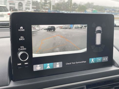 Certified 2025 Honda Pilot Touring image 18