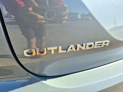 New 2026 Mitsubishi Outlander SE image 13