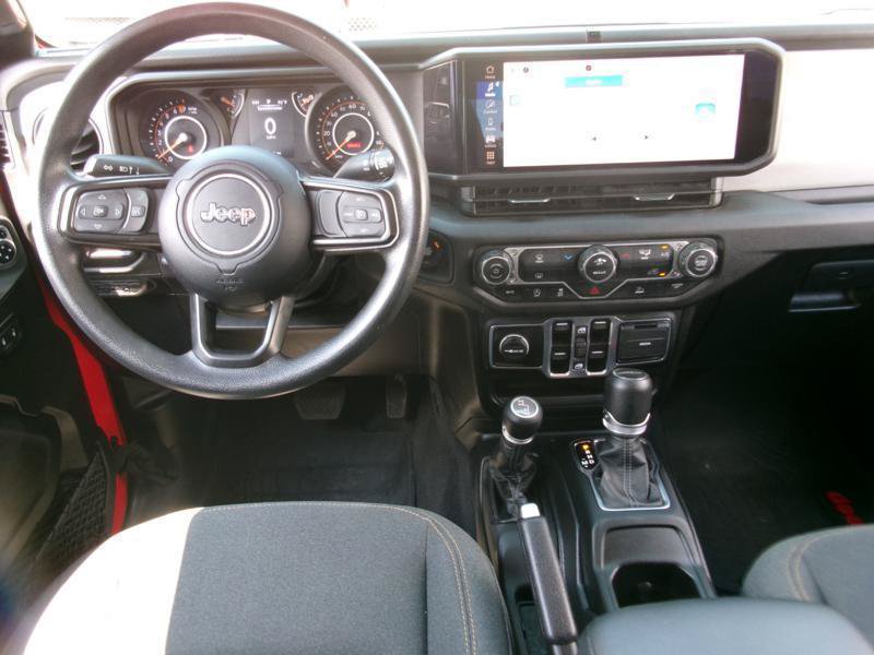 Used 2025 Jeep Gladiator Sport AWD/4WD image 11