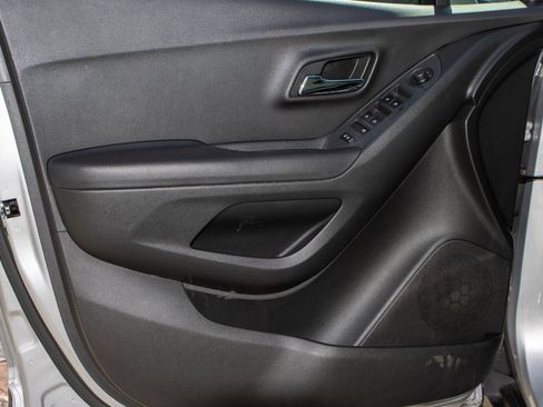 Used 2020 Chevrolet Trax LS image 10