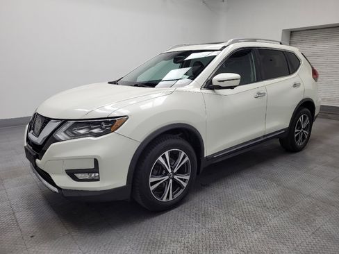 Used 2017 Nissan Rogue SL w/ SL Premium Package image 2