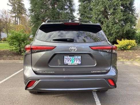 Used 2023 Toyota Highlander Limited image 22