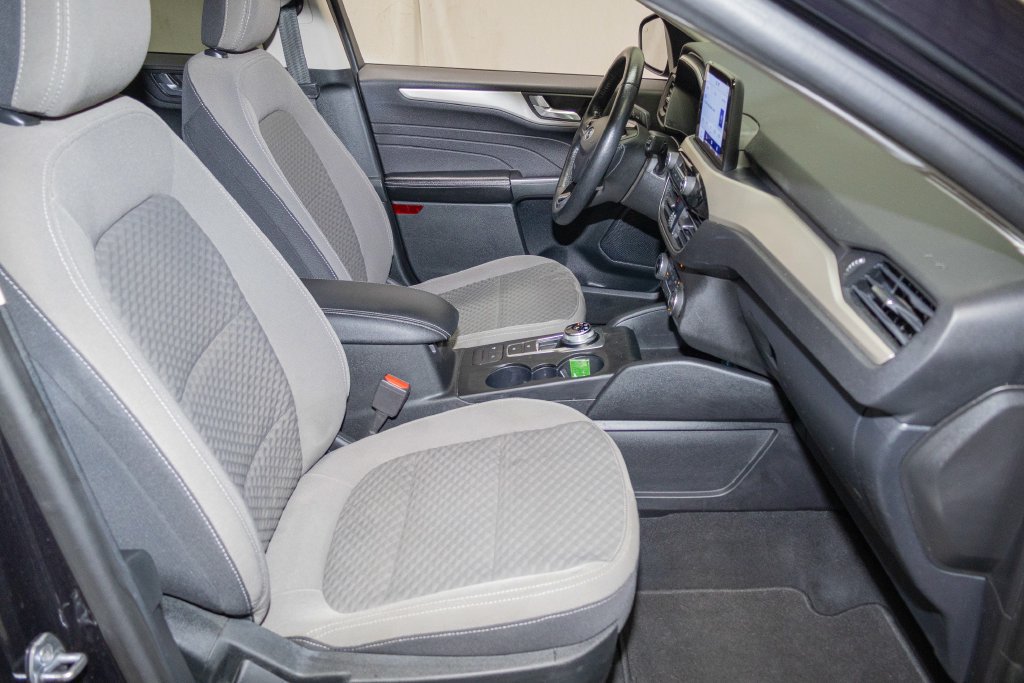 Used 2021 Ford Escape SE w/ Cold Weather Package FWD image 14