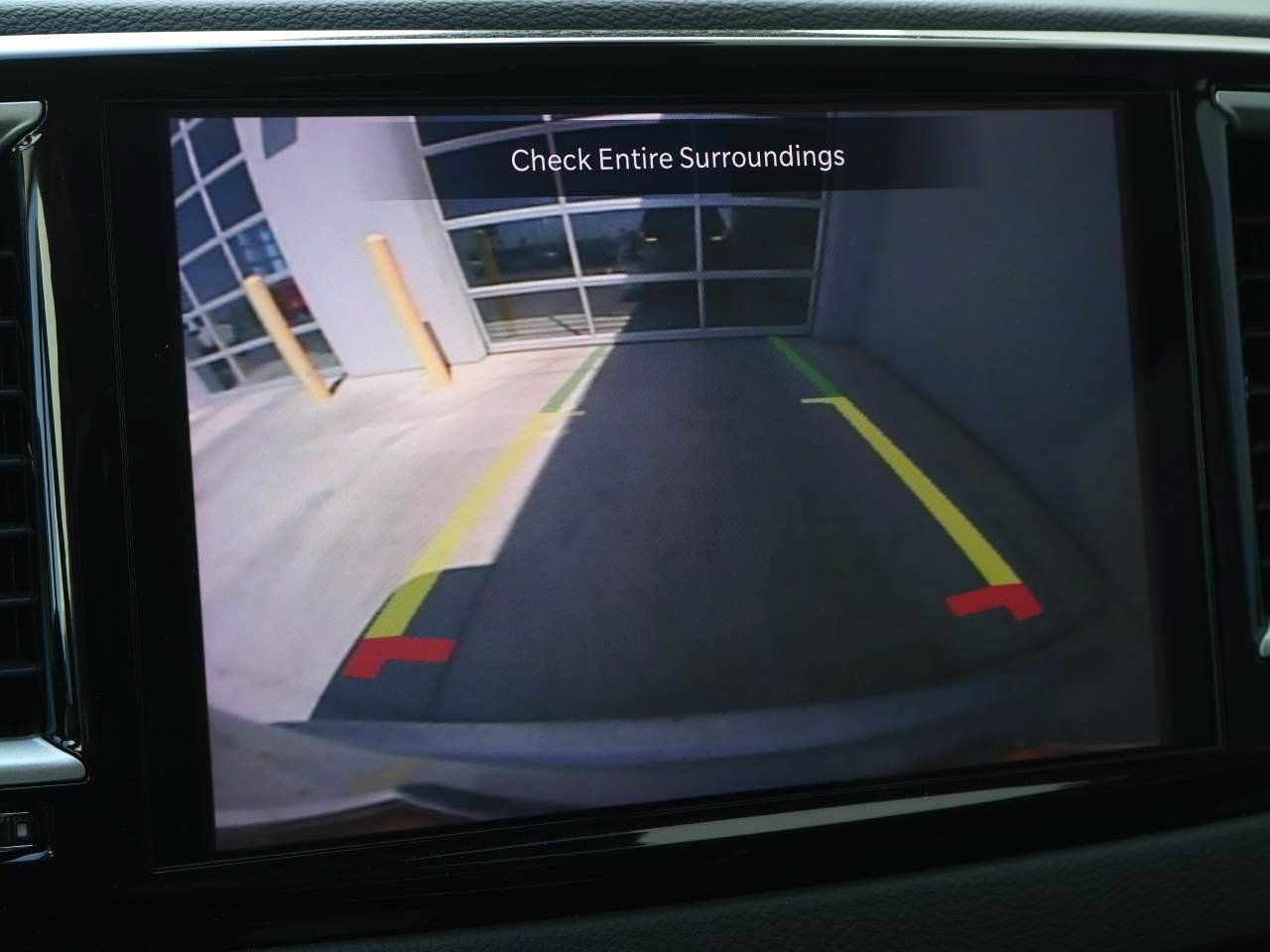 Used 2024 Chrysler Pacifica Touring-L FWD image 19