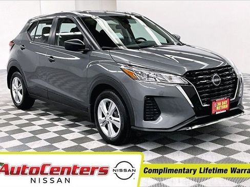 New 2025 Nissan Kicks Play S image 1