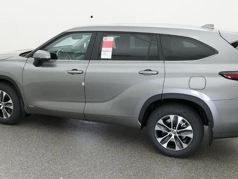 New 2026 Toyota Highlander XLE image 4