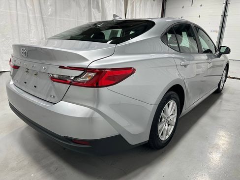 Used 2025 Toyota Camry LE image 7