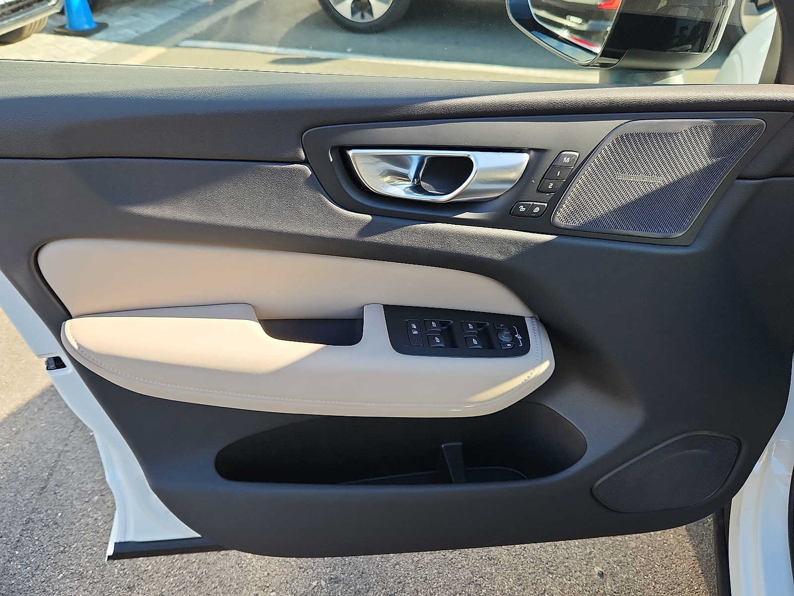 Used 2027 Volvo XC60 B5 Plus AWD/4WD image 12