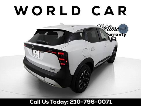 Used 2025 Nissan Kicks SV image 7