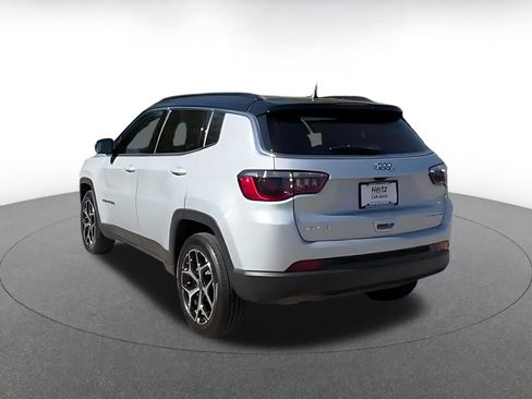 Used 2025 Jeep Compass Limited AWD/4WD image 10