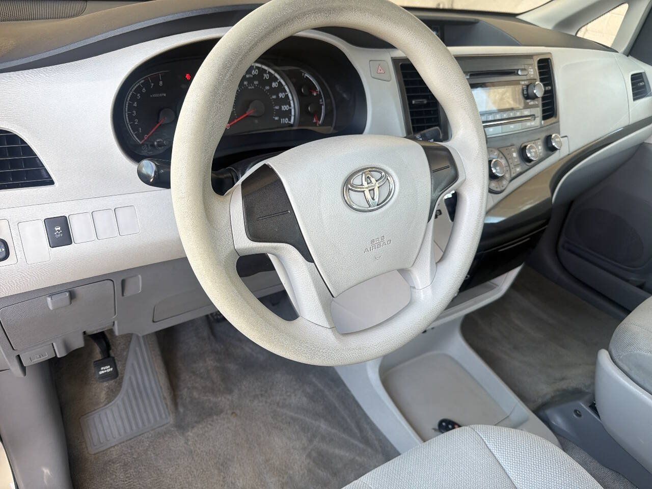 Used 2014 Toyota Sienna L FWD image 13