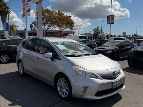 Used 2012 Toyota Prius V Five image 3