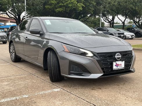 New 2026 Nissan Altima 2.5 SV FWD image 4