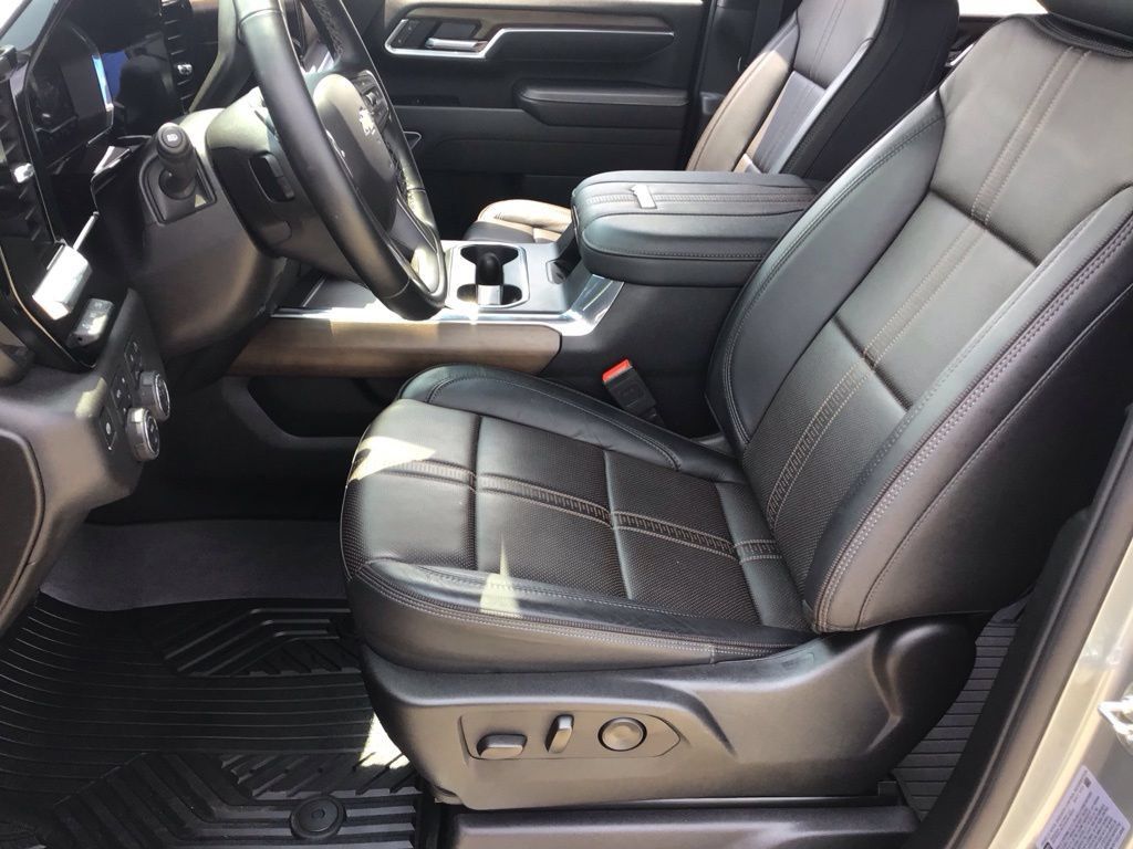 Used 2025 Chevrolet Silverado 2500 High Country w/ Technology Package AWD/4WD image 7