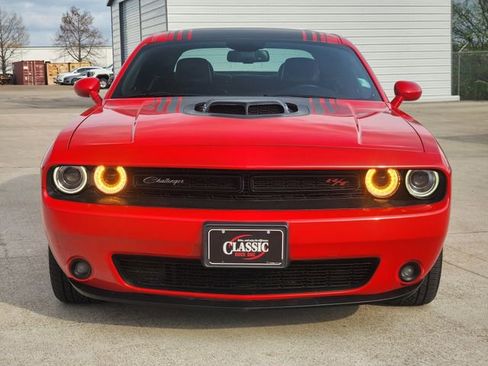 Used 2015 Dodge Challenger R/T image 2