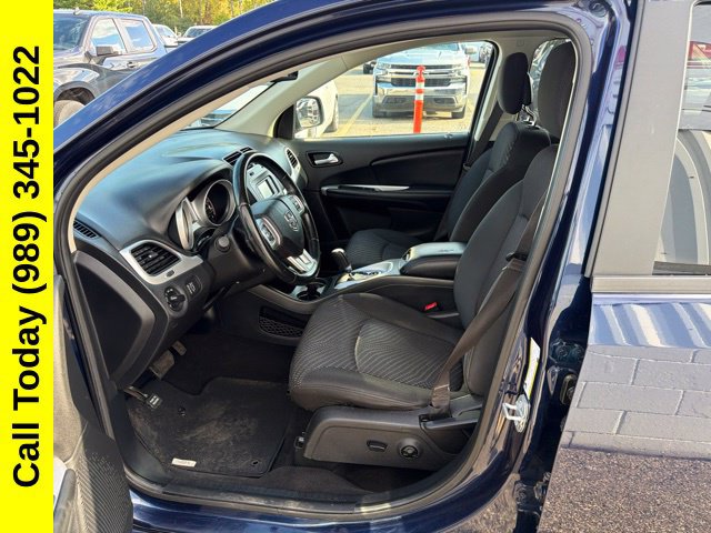 Used 2020 Dodge Journey SE w/ SE Popular Equipment Group FWD image 2