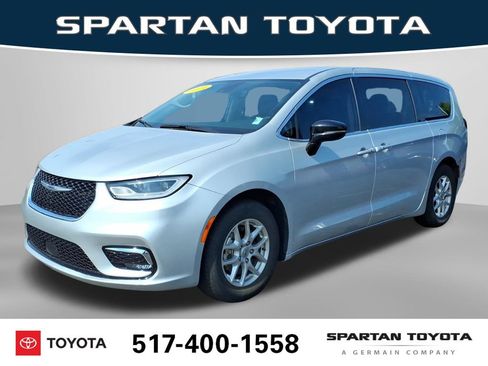Used 2024 Chrysler Pacifica Touring-L FWD image 1