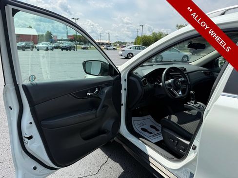 Used 2017 Nissan Rogue SV FWD image 10