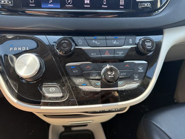 Used 2023 Chrysler Pacifica Touring-L FWD image 32