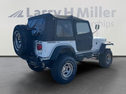 Used 1989 Jeep Wrangler Laredo image 5