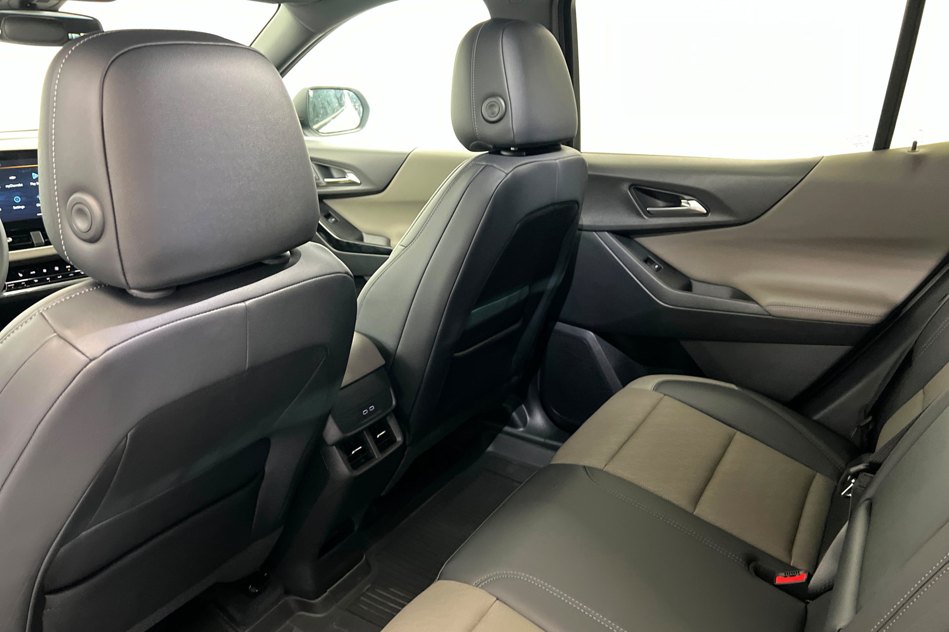 New 2027 Chevrolet Equinox LT w/ Convenience Package II AWD/4WD image 21