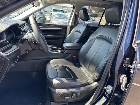 Used 2023 Jeep Grand Cherokee 30th Anniversary image 13