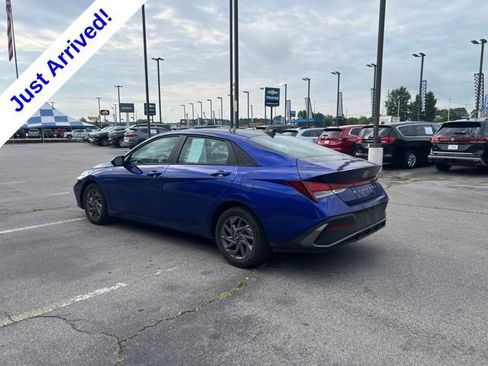 Used 2024 Hyundai Elantra SEL FWD image 8