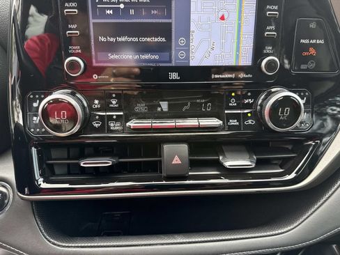 Used 2022 Toyota Highlander Limited FWD image 32