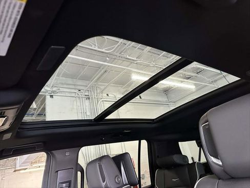 Used 2025 Cadillac Escalade ESV Sport image 27