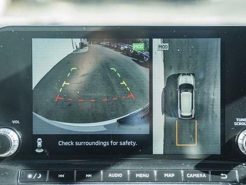 Used 2024 Mitsubishi Outlander SEL image 2