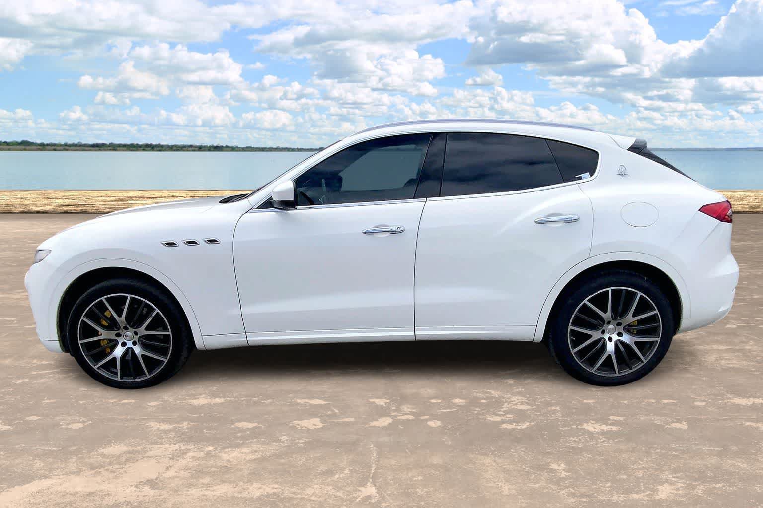 Used 2017 Maserati Levante S AWD/4WD image 3