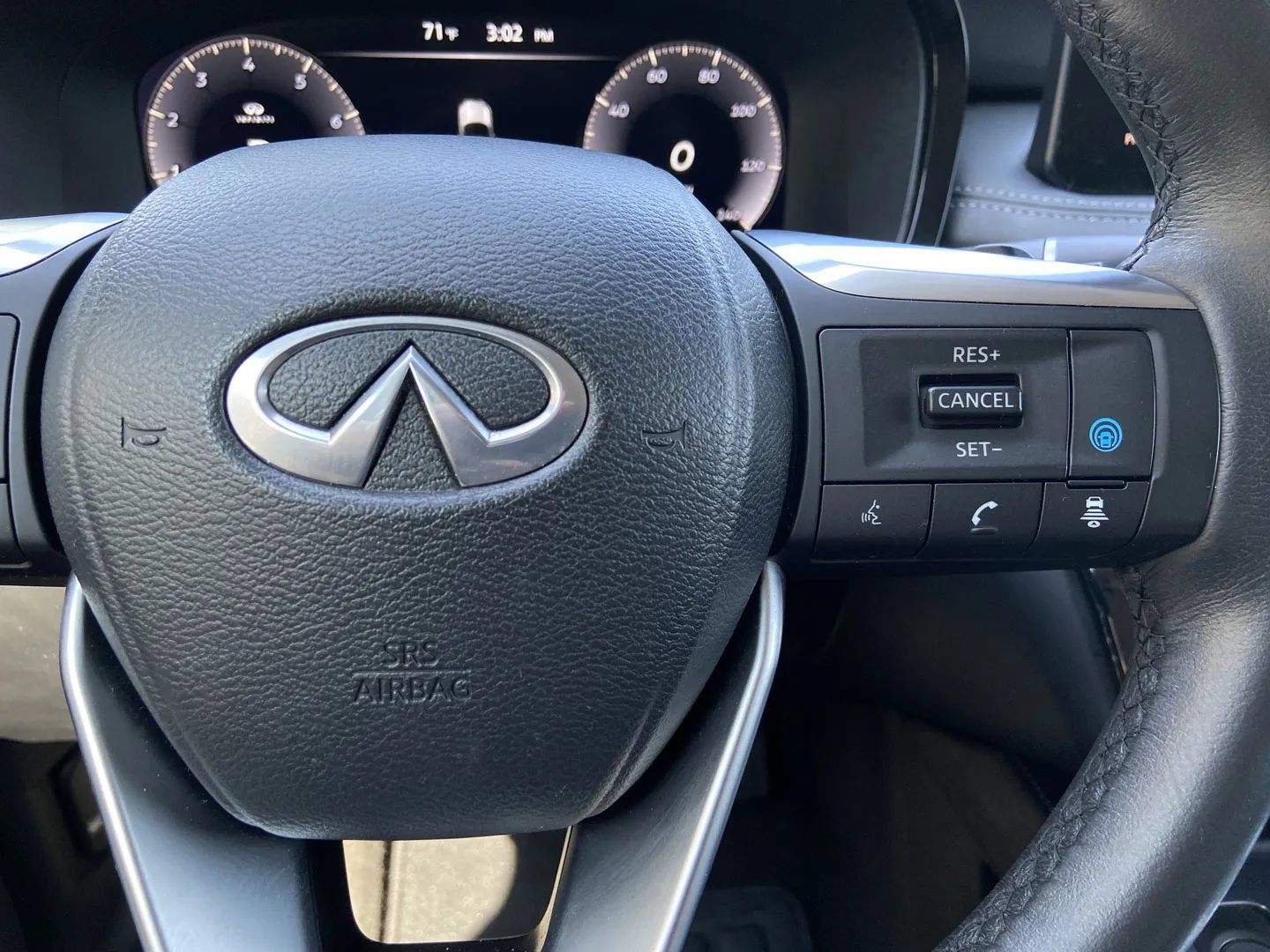 Used 2023 INFINITI QX60 Luxe AWD/4WD image 17