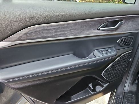 Used 2022 Jeep Grand Cherokee L Limited image 33