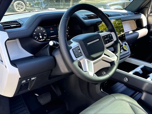 New 2026 Land Rover Defender 130 X-Dynamic SE AWD/4WD image 8