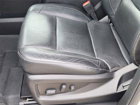 Used 2020 Chevrolet Suburban Premier image 25