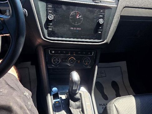 Used 2020 Volkswagen Tiguan S image 21