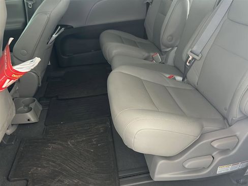 Used 2020 Toyota Sienna XLE image 30