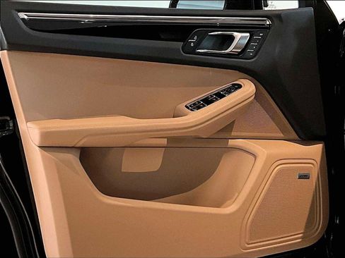 New 2026 Porsche Macan image 24