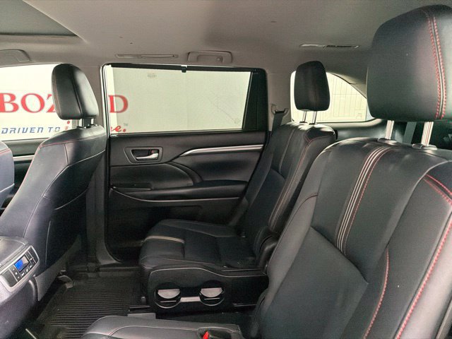 Used 2019 Toyota Highlander SE FWD image 26