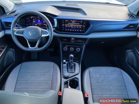 Used 2023 Volkswagen Taos SE w/ Panoramic Sunroof Package image 9