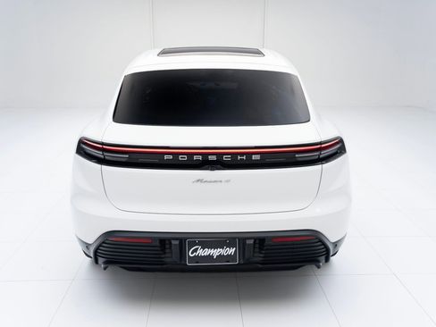 Used 2024 Porsche Macan 4 Electric image 10